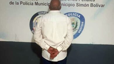 Detenido profesor de 66 años por presuntamente tocar partes íntimas de una alumna de 14 años