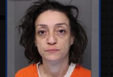 Arrestan a madre por dejar a su hija de 13 años en una gasolinera de Pensilvania