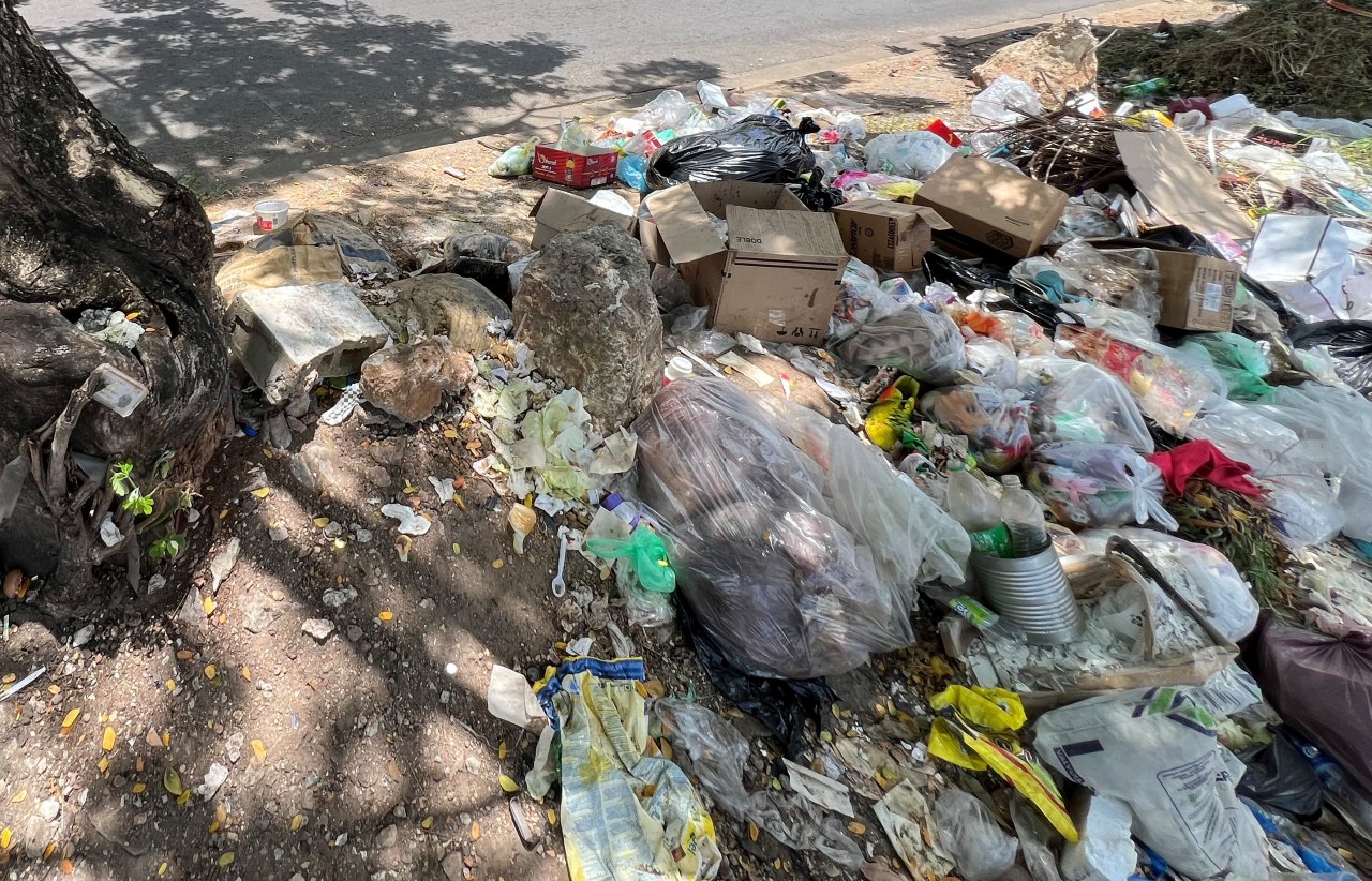 Habitantes en sectores y urbanismos en Maturín pagan para botar la basura de sus hogares