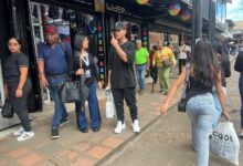 Tiendas de ropa y calzado ofrecen hasta el 50 % por el Viernes Negro