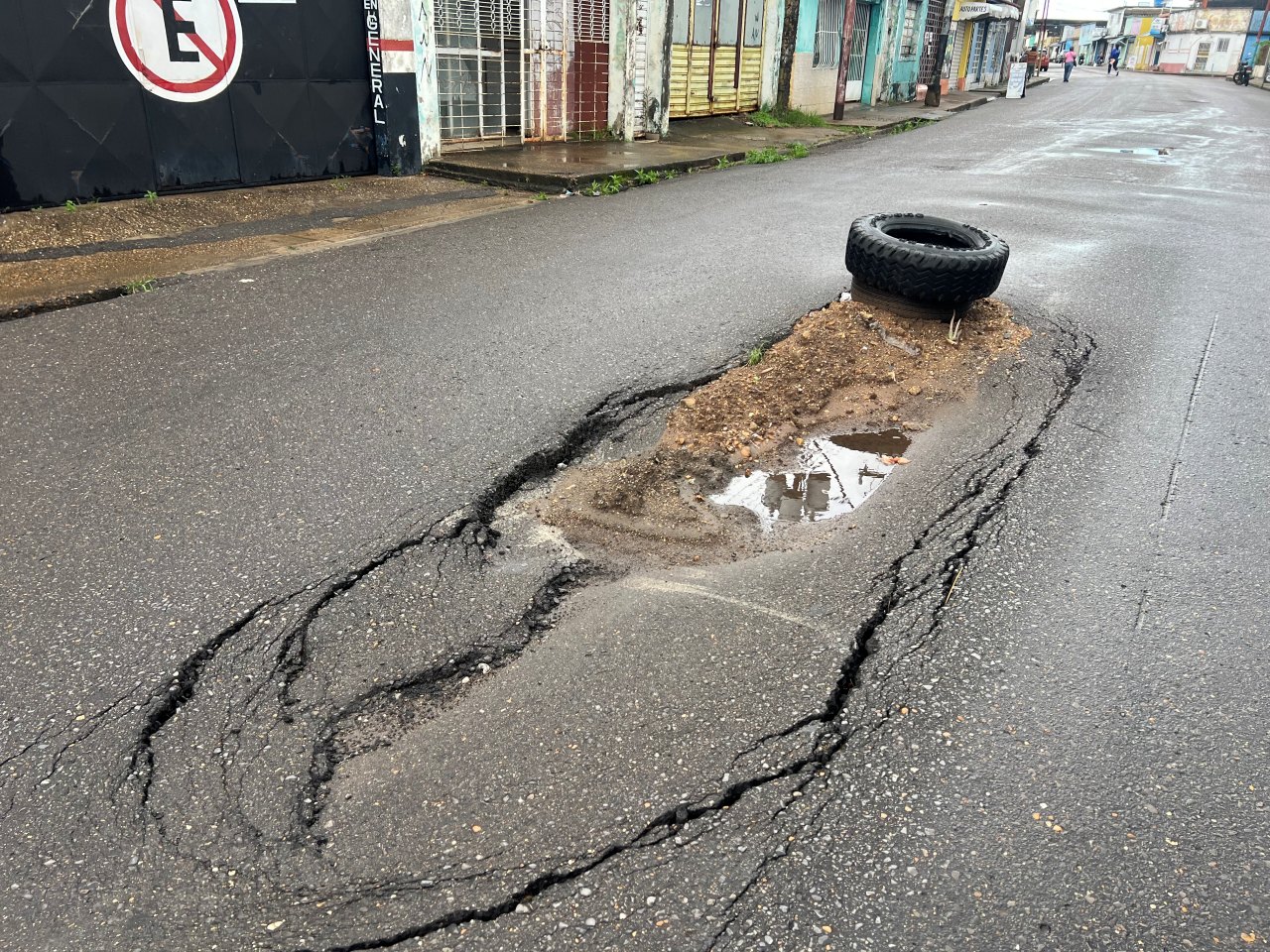Socavamiento empeora en la calle Carvajal del sector La Manga