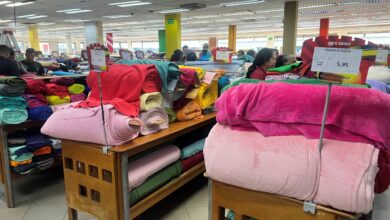 Maturineses corren al Castillo en busca de telas para temporada navideña