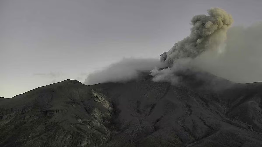 Colombia eleva a alerta naranja la actividad del volcán Puracé