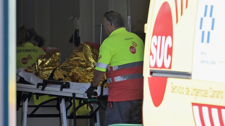 Cuatro muertos y cien rescatados de barca que se quedó sin comida en Canarias