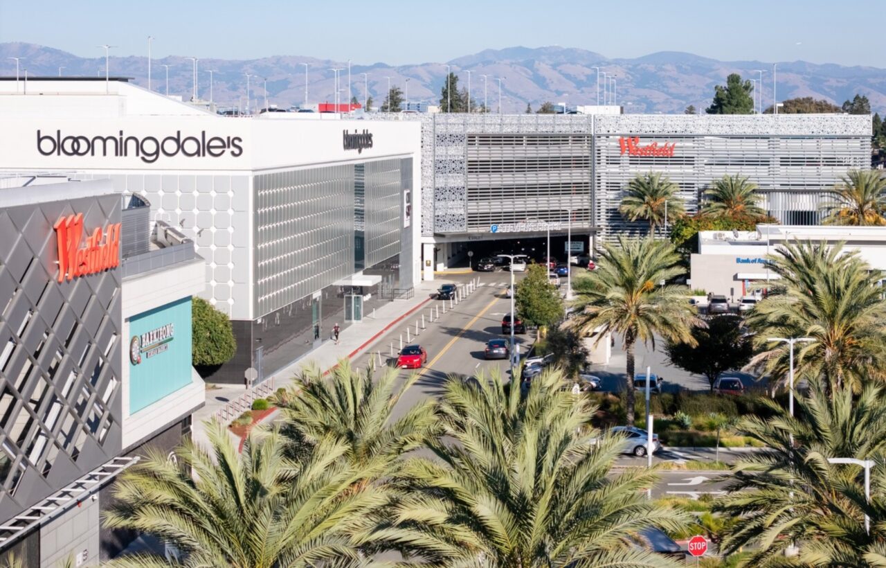 Dos heridos por tiroteo en centro comercial de California en Black Friday