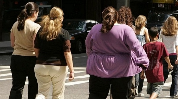 EE.UU. amplía reglas para denegar visas a extranjeros por obesidad o edad avanzada