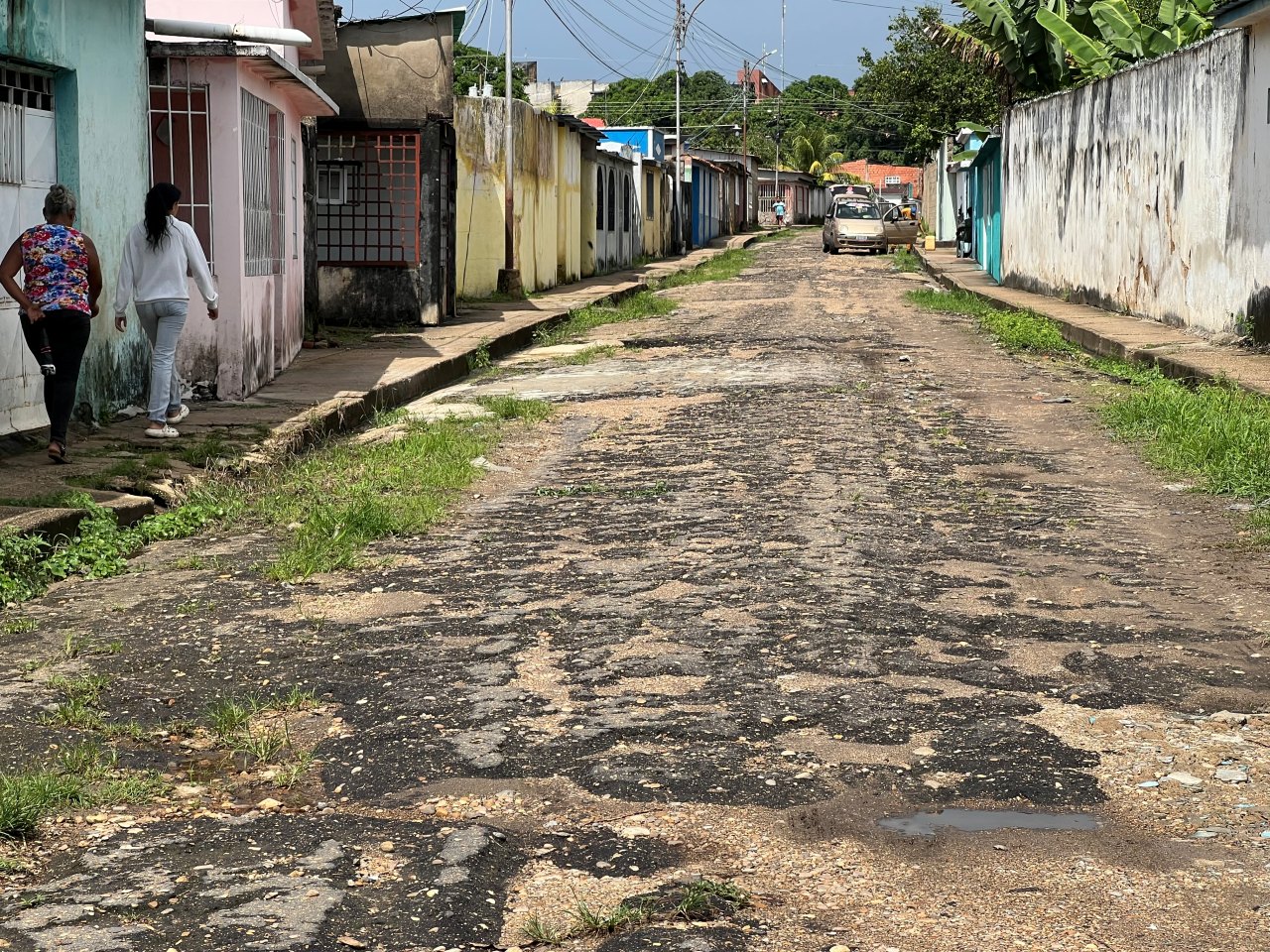 Vecinos de El Silencio reportan deficiencia del transporte público ante mal estado de la vialidad