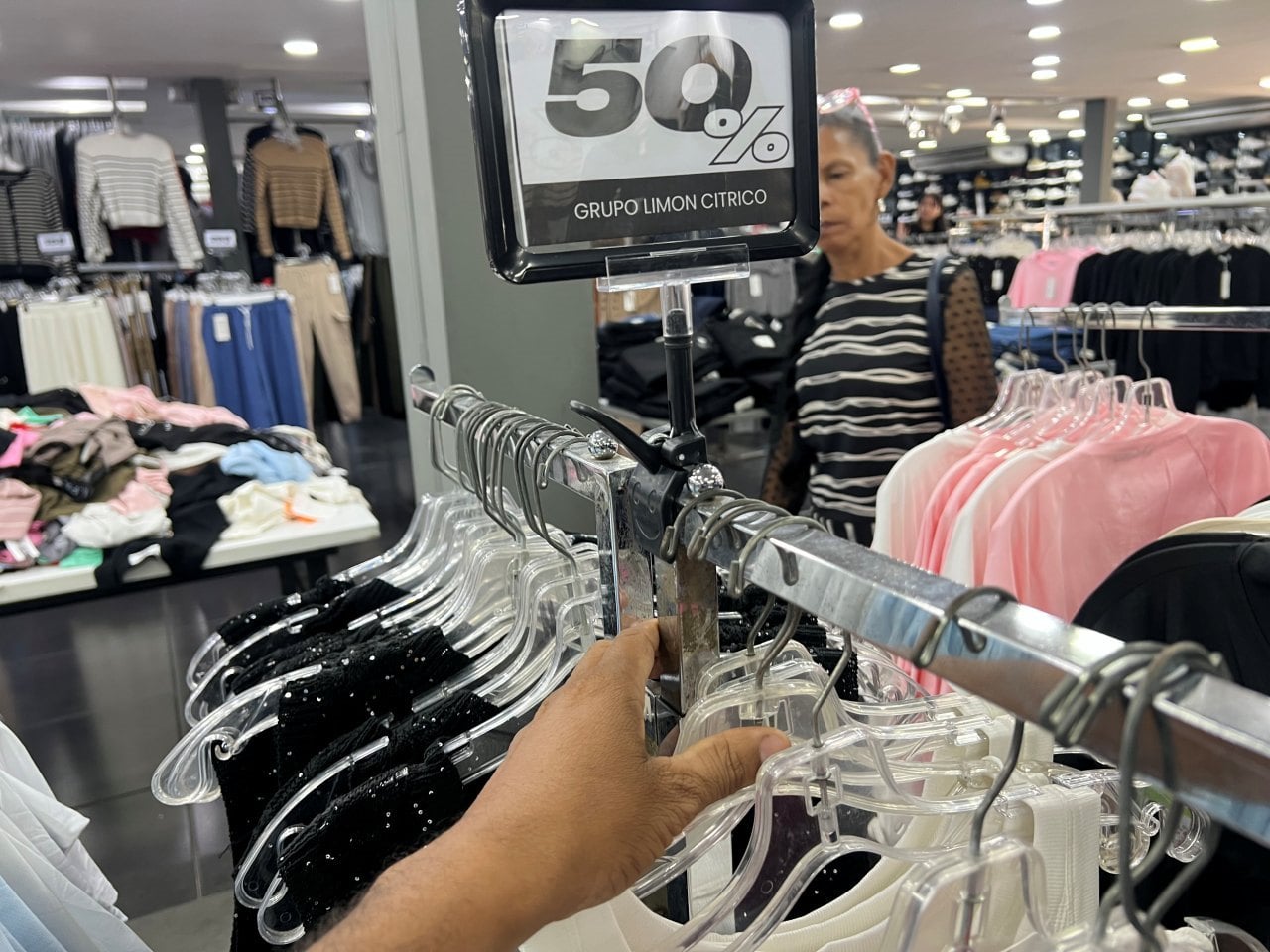 Tiendas en Maturín exhiben ofertas y descuentos antes del Black Friday