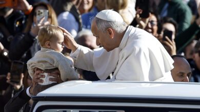 El Papa hace un firme llamado a generar "empleo digno y seguro" para todos