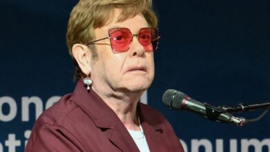 Elton John perdió la visión de un ojo tras sufrir una grave infección ocular