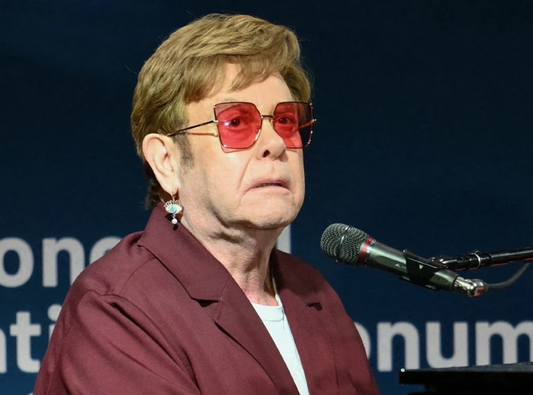 Elton John perdió la visión de un ojo tras sufrir una grave infección ocular