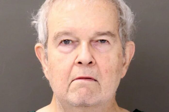 Exprofesor asesina a su esposa tras ser chantajeado con fotos íntimas