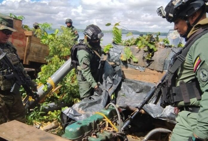 FANB destruye dos balsas de minería ilegal en Bolívar