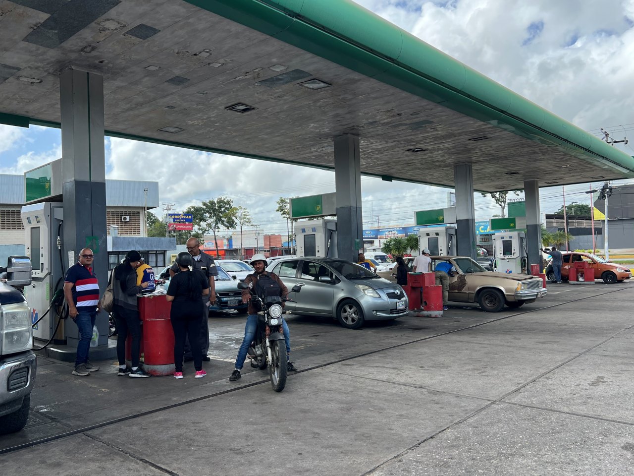 Maturineses: forma de pago en las estaciones de servicios genera retraso en la atención