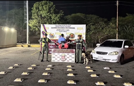 Hallan 30 panelas de presunta marihuana ocultas en un compresor de aire