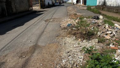 Habitantes de Las Cayenas esperan la ejecución del plan de asfaltado en la avenida principal