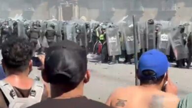 Manifestantes intentan entrar al Palacio Nacional de México