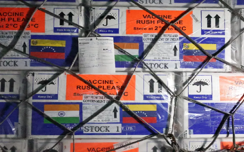 Nuevo cargamento con 135 mil vacunas provenientes de la India arribó a Venezuela