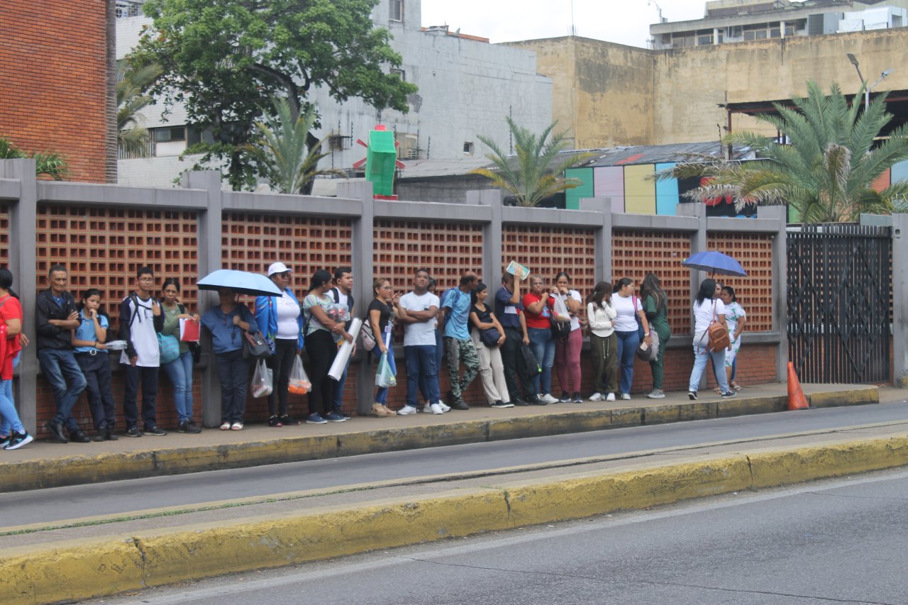 Maturineses tardan hasta hora y media esperando transporte público en horas pico