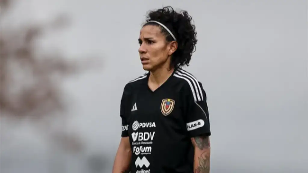 Portera venezolana Yessica Velásquez, nominada al once ideal de los Premios The Best 2025