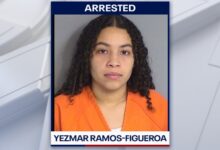 Profesora enfrenta cargos por enviar fotos íntimas a alumno de 13 años