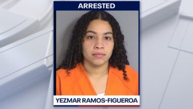 Profesora enfrenta cargos por enviar fotos íntimas a alumno de 13 años