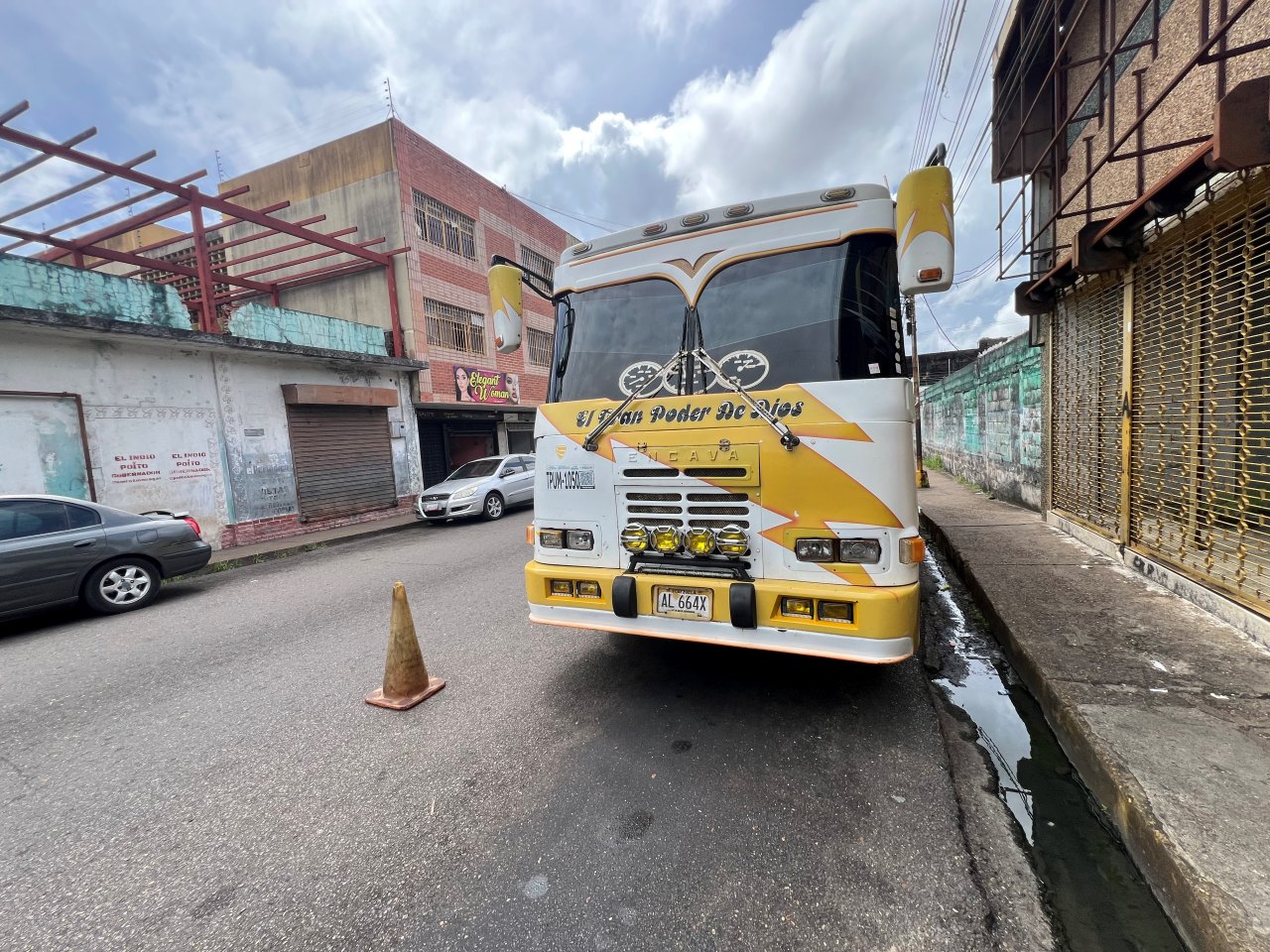 Vecinos de Doña Menca II: pocos autobuses pasan por el sector