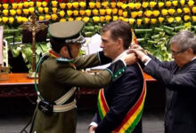 Rodrigo Paz es investido como presidente de Bolivia