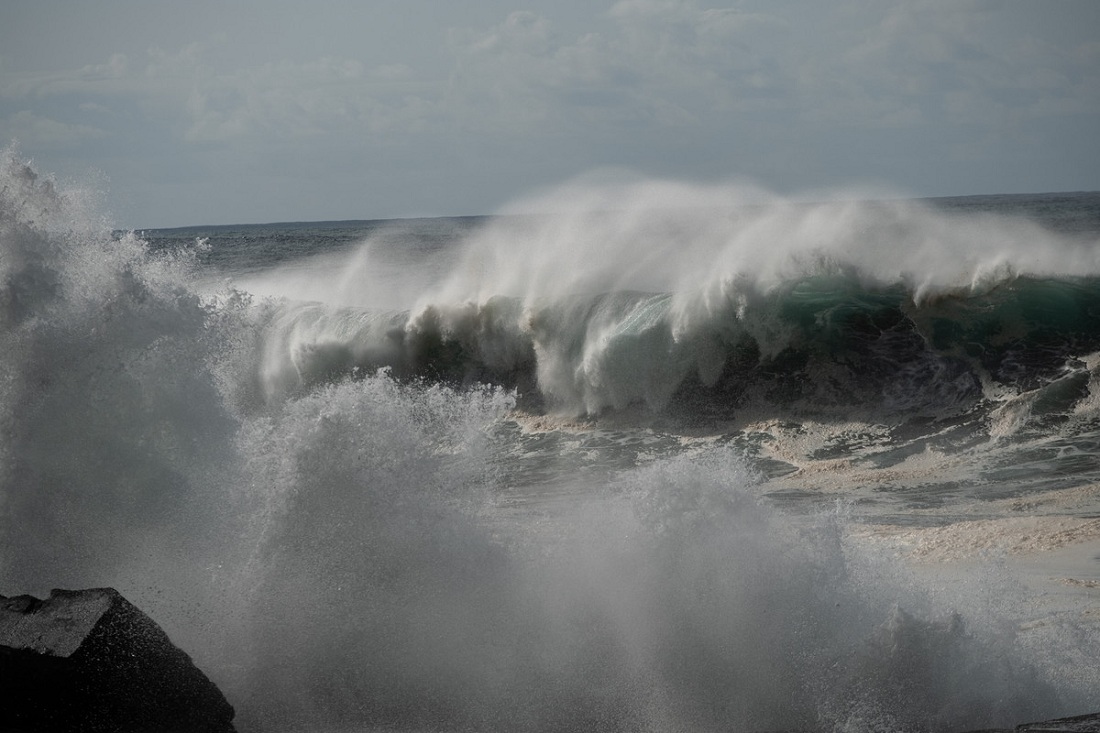 Tres personas mueren y 15 resultan heridas por el fuerte oleaje en Tenerife