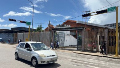 Estudiantes de la UBV denuncian irrespeto en el semáforo que quedan frente a la universidad