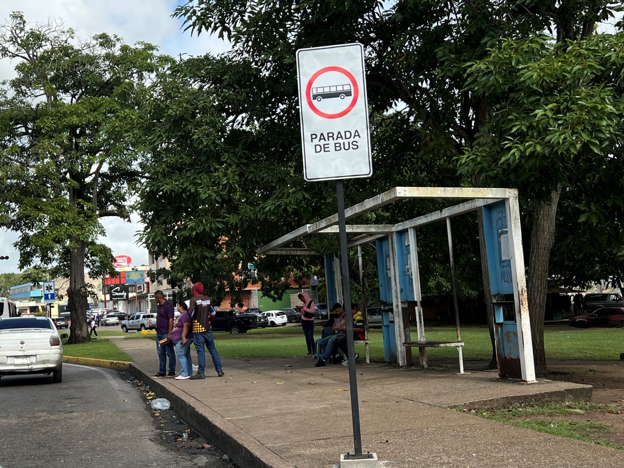 Pasajeros reportan el mal estado de las paradas del transporte público en Maturín