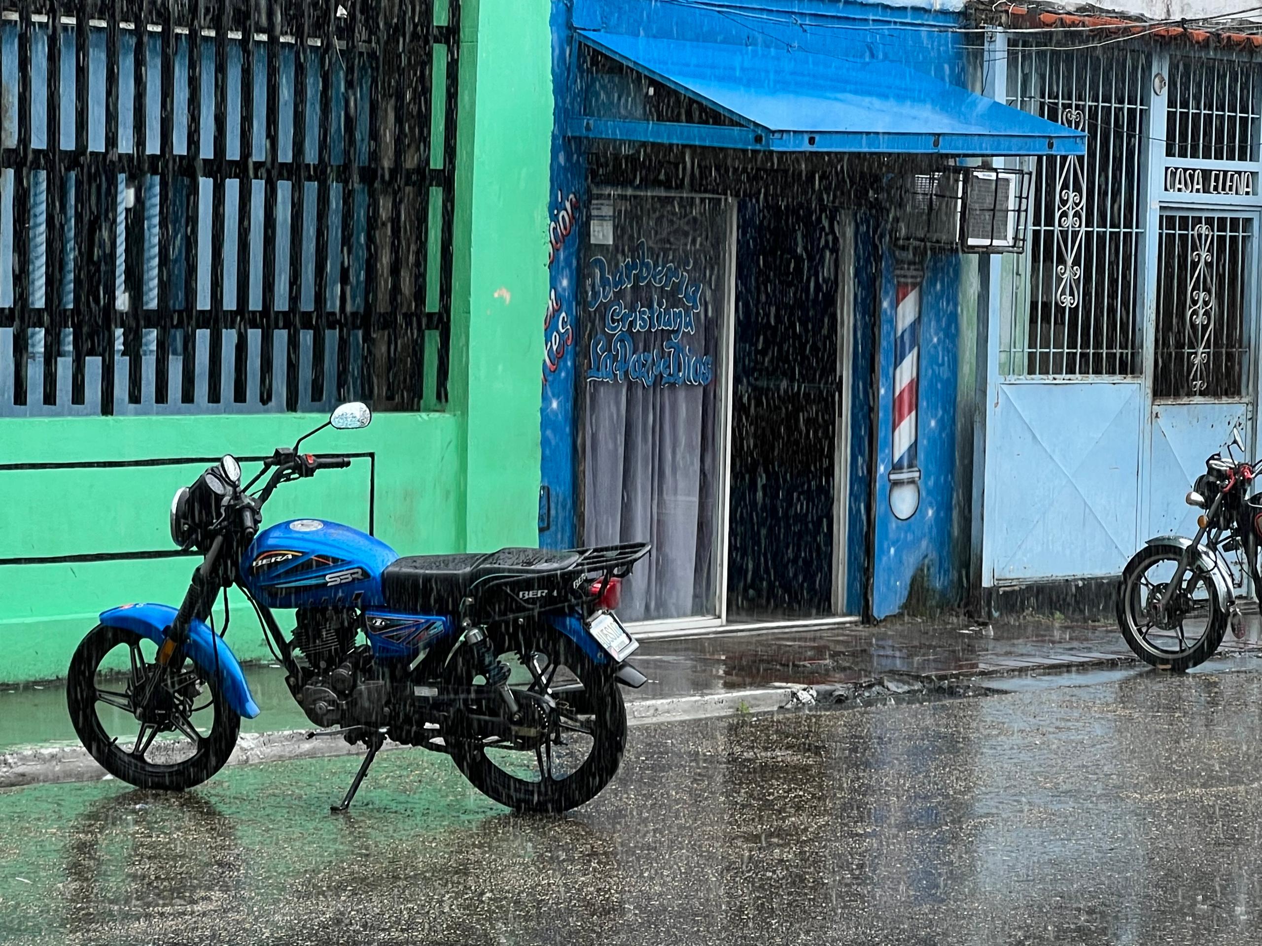 Se esperan lluvias con descargas eléctricas al sur y oriente del país este domingo