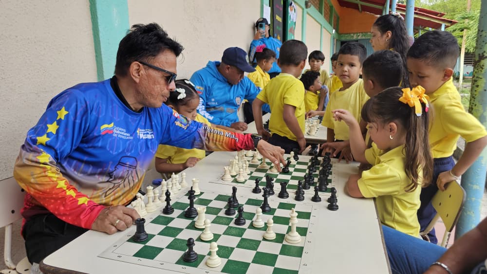 Atienden a más de 6 mil estudiantes con el programa "El Imderma va a la escuela"
