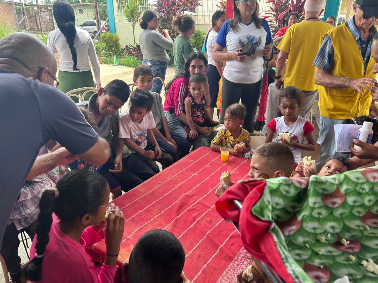 Asociación civil Por Amor A Ti brinda atención integral a 84 niños en el sector La Democracia