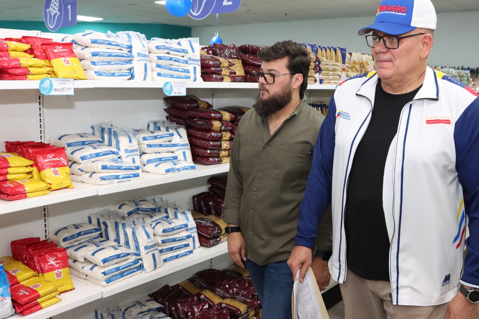 Ministro Leal Tellería supervisó las instalaciones del Hiper Pdval en la Av. Alirio Ugarte Pelayo