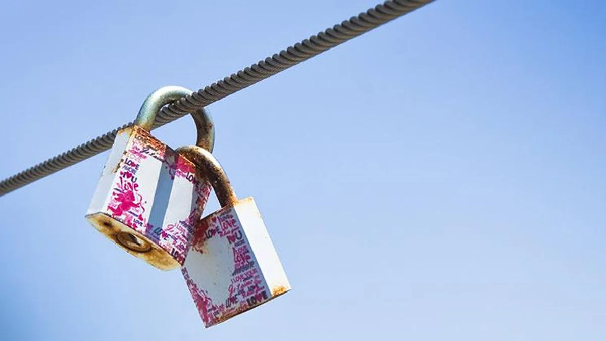 Miedo a la soledad y baja autoestima: Así es el perfil de las personas con dependencia emocional