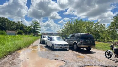 Grandes y pequeños huecos convierten la vía a Los Iraníes en una trampa