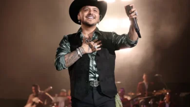 Christian Nodal se hace viral por usar la bandera de Venezuela