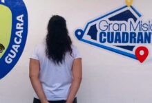Mujer es detenida por golpear salvajemente en el rostro a su exsuegra de 68 años