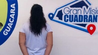 Mujer es detenida por golpear salvajemente en el rostro a su exsuegra de 68 años