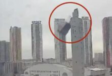 Parte de la estructura del complejo de esquí afectó a viviendas y destruyó más de 120 automóviles en Rusia