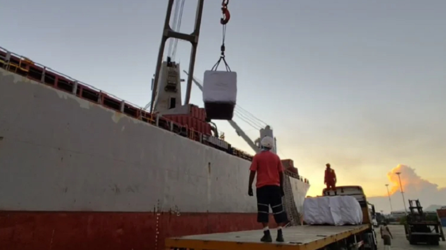 Llega a Cuba el tercer barco de ayuda enviado por Venezuela tras el huracán Melissa