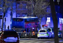 Bus choca contra una parada dejando varios muertos y heridos en Estocolmo