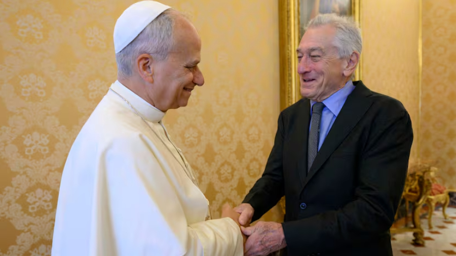 El papa León XIV recibe a Robert de Niro en el Vaticano