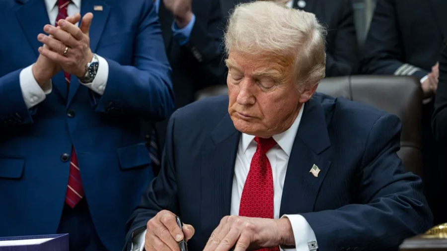 Trump afirma que suspenderá permanentemente la migración desde todos los "países del tercer mundo"