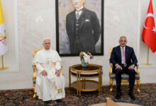 El papa León XIV inicia su primer viaje internacional a Turquía.
