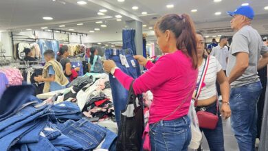 Maturineses aprovechan descuentos de noviembre y el Black Friday para comprar los estrenos