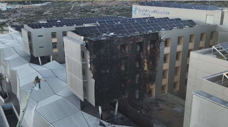 Incendio consume la fachada del Hospital Santa Lucía en España