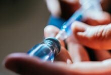 Sentencian a médico que planeó la muerte de su esposa para beneficiarse de una póliza de vivienda