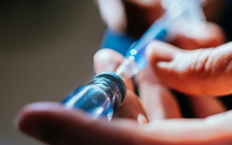 Sentencian a médico que planeó la muerte de su esposa para beneficiarse de una póliza de vivienda